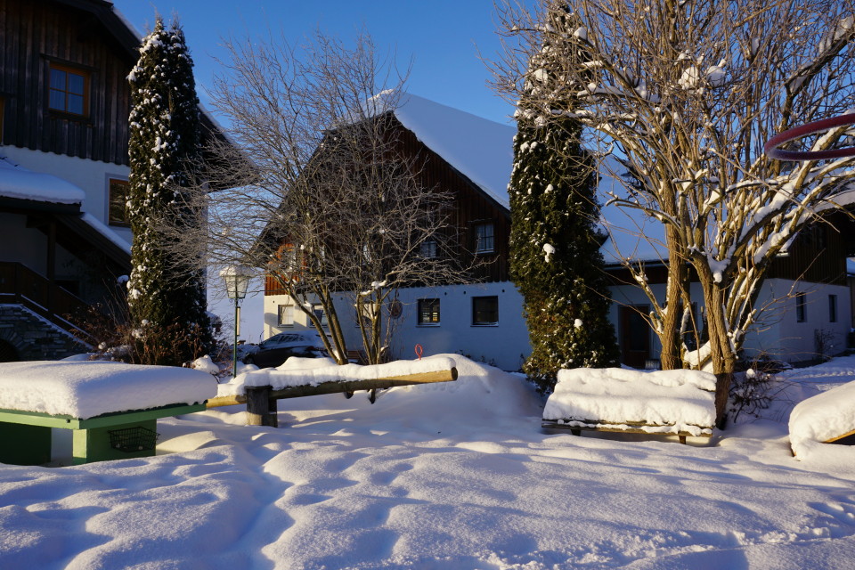 verschneiter Spielplatz